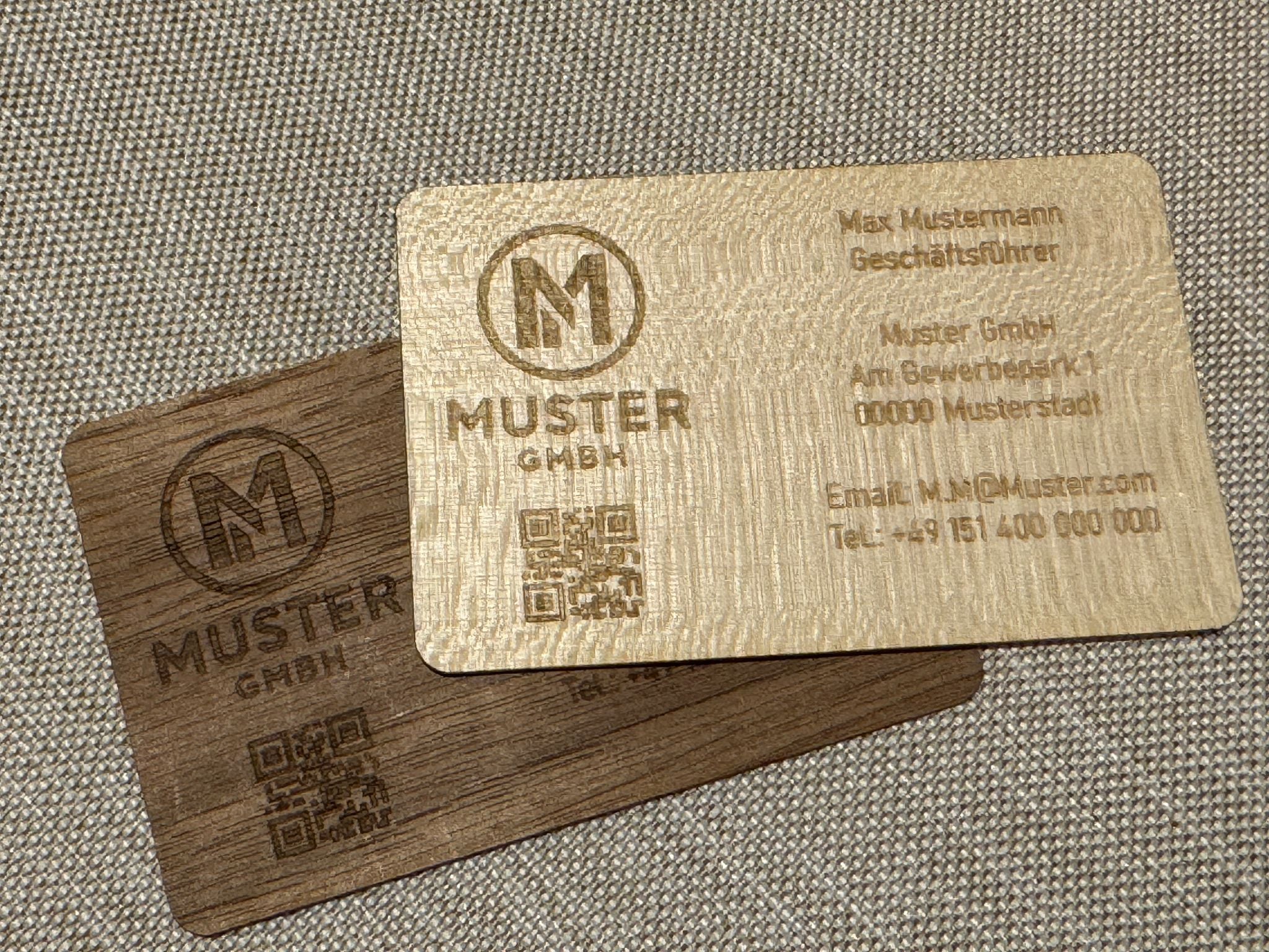 Gravierte Holz-Visitenkarte